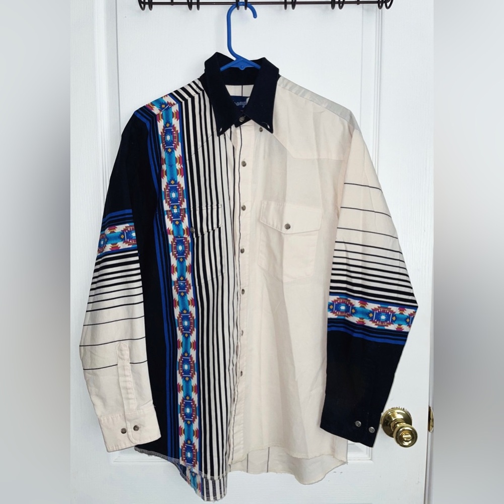 Vintage Wrangler Button Up - Cream Colored w/ Aztec Print